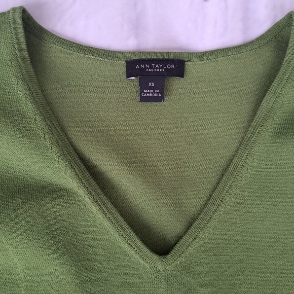 Ann Taylor Factor Knit Tshirt with ruffle sleeve size XS - Picture 3 of 4